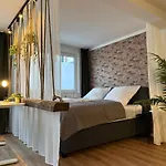Work And Relax Design-loft Mit Schreibtisch, Starlink Wifi Und Parkplatz * 奥尔登堡