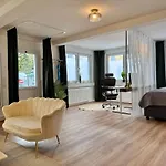 公寓 Work And Relax Design-loft Mit Schreibtisch, Starlink Wifi Und Parkplatz *
