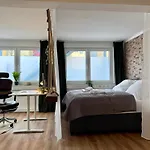 公寓 Work And Relax Design-loft Mit Schreibtisch, Starlink Wifi Und Parkplatz *