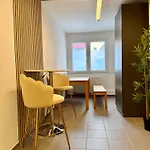 公寓 Work And Relax Design-loft Mit Schreibtisch, Starlink Wifi Und Parkplatz *