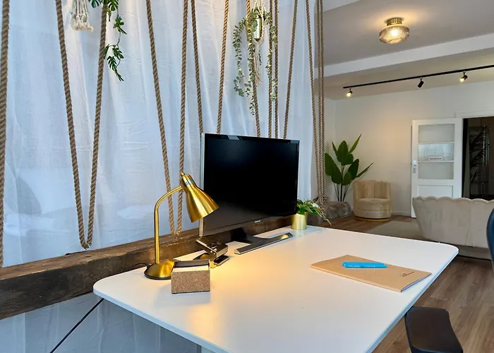 Work And Relax Design-loft Mit Schreibtisch, Starlink Wifi Und Parkplatz * Oldenburg